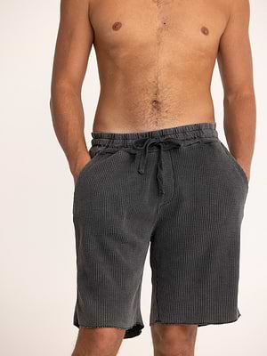 PALM MYKONOS dark grey waffle oversize short pants מכנס אוברסייז בד וופל בצבע אפור כהה(חלק מסט) - l