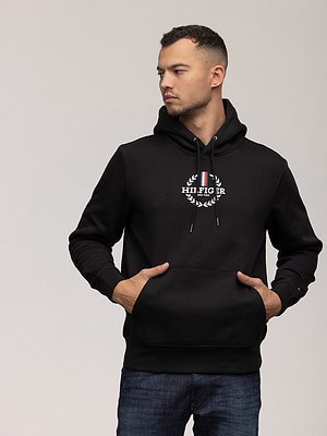 TOMMY HILFGIER hoodie circle logo קפוצון בצבע שחור עם עיגול בחזית המוצר - M
