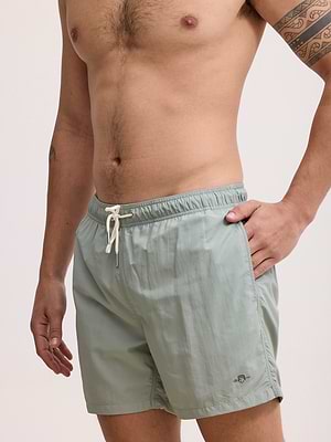GANT swimshort green  בגד ים בצבע פיסטוק מעושן לוגו המותג