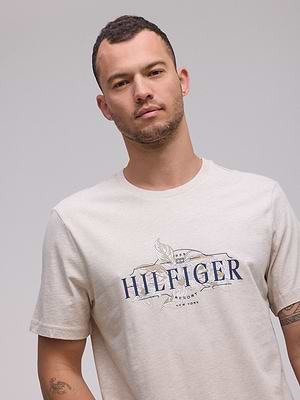 TOMMY HILFIGER logo t shirt חולצה בצבע בז' עם לוגו גדול בחזית המוצר הילפיגר - XL