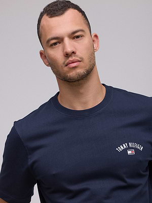 TOMMY HILFIGER logo t shirt חולצה בצבע כחולעם לוגו צידי והדפס בגב ניו יורק - M
