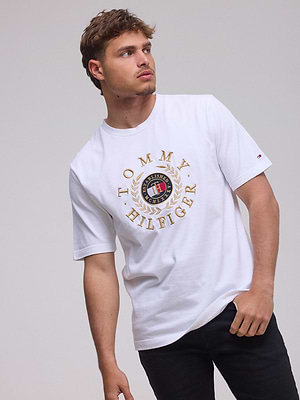 TOMMY HILFIGER logo t shirt חולצה בצבע לבן עם רקמה זהובה במרכז המוצר - M