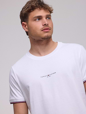 TOMMY HILFIGER logo t shirt חולצה בצבע לבן עם לוגו קטן בחזית המוצר - M