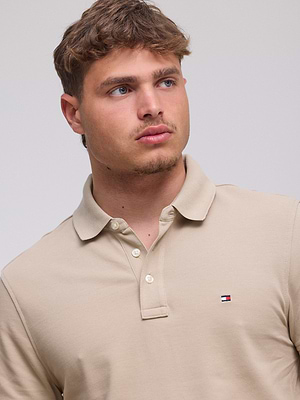 TOMMY HILFIGER polo light beige small logo פולו סלים פיט בצבע בז' בהיר עם לוגו קטן - L