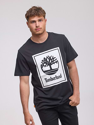 TIMBERLAND  logo t shirt חולצה בצבע שחור עם ריבוע גדול בלבן בחזית המוצר P-67
