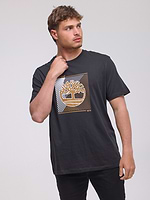 TIMBERLAND  logo t shirt חולצה בצבע שחור ריבוע אפור כתום בחזית המוצר