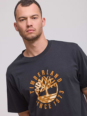 TIMBERLAND  logo t shirt חולצה בצבע שחור עם לוגו המותג בחזית המוצר כתום P-75