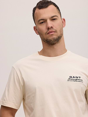 GANT t shirt small logo חולצה בצבע קרם עם לוגו רקום american sportwear