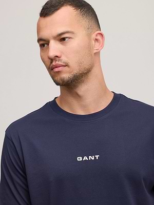 GANT t shirt navy small logo חולצה בצבע נייבי לוגו קטן במרכז המוצר