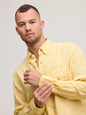 GANT linen shirt long sleeve מכופתרת פשתן שרוול ארוך בצבע צהוב עדין עם כיס ולוגו רקום טון על טון