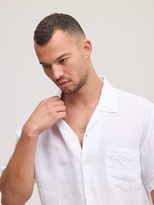 GANT linen shirt short sleeve מכופתרת פשתן  שרוול קצר בצבע לבן עם כיס ולוגו רקום טון על טון