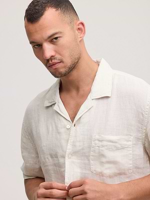 GANT linen shirt short sleeve מכופתרת פשתן  שרוול קצר בצבע אבן עם כיס ולוגו רקום טון על טון