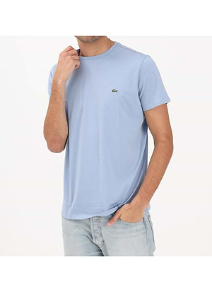 LACOSTE t shirt short sleeve טי שירט לקוסט בצבע תכלת AEY  עם התנין האייקוני (REGULAR FIT)