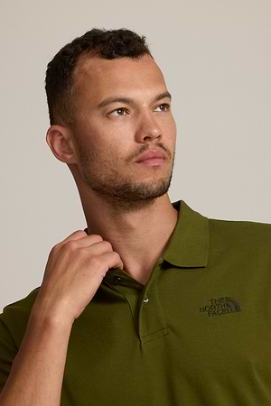 THE NORTH FACE olive green polo פולו בצבע ירוק זית עם רקמת המותג טון על טון