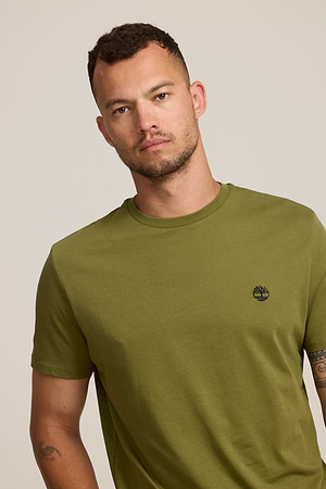 TIMBERLAND logo t shirt חולצה בצבע ירוק זית עם לוגו עיגול קטן בצבע שחור P-119