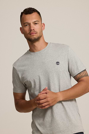 TIMBERLAND  logo t shirt חולצה בצבע אפור עם לוגו עיגול קטן בצבע שחור - m