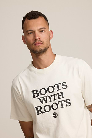 TIMBERLAND  logo t shirt חולצה בצבע שמנת עם הדפס בוטס בחזית המוצר - l