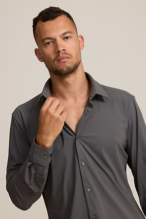 HUGO BOSS dark grey slim fit  Buttoned shirt חולצה מכופתרת בצבע אפור בטון כהה אל קמט