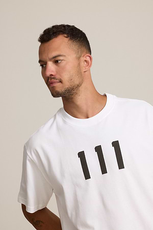CATCH small logo t shirt חולצה בצבע בצבע לבן עם הדפס במרכז המוצר 111