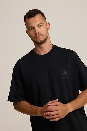 CATCH small logo t shirt חולצה לוגו צידי שחור לוגו שחור דפס ריבועים בגב
