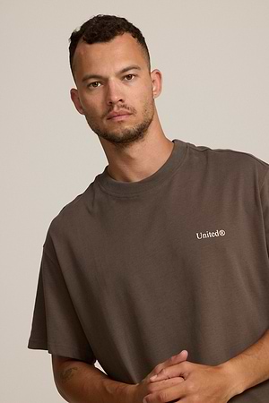 CATCH small logo t shirt חולצה בצבע חום לוגו צידי והדפס אגרוף אדום בגב OVERSIZE