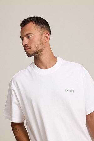 CATCH small logo t shirt חולצה בצבע לבן לוגו צידי והדפס אגרוף אדום בגב OVERSIZE