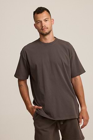 PALM MYKONOS brown stone oversize t shirt חולצה אוברסייז בצבע חום אבן בייסיק עם קרעים (חלק מסט)