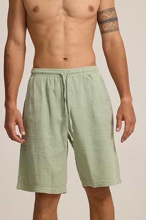 2512 light green short pants מכנס בד טטרה בצבע ירוק עדין  (חלק מסט)