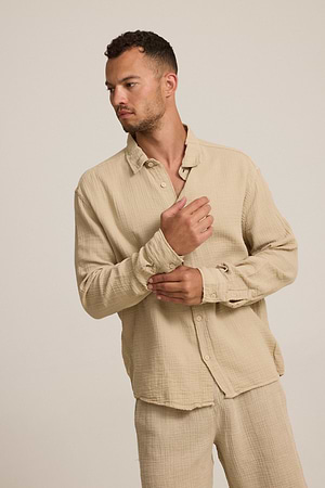 2512 shirt beige oversize מכופתרת בד טטרה בצבע בז (חלק מסט)