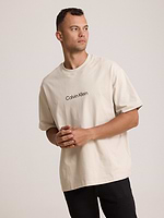 CALVIN KLEIN logo t shirt חולצה בצבע בז' לוגו קטן במרכז המוצר