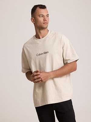 CALVIN KLEIN logo t shirt חולצה בצבע בז' לוגו קטן במרכז המוצר - xxl