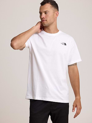 THE NORTH FACE logo t shirt חולצה בצבע לבן עם לוגו ריבוע צידי אדום בגב T-34