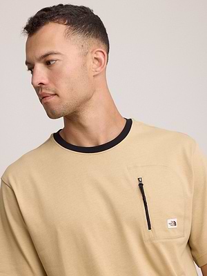 THE NORTH FACE logo t shirt חולצה בצבע בז עם כיס רכסן צידי T63