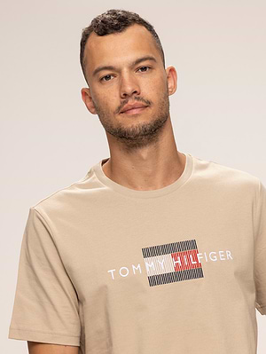 TOMMY HILFIGER beige t shirt חולצה בצבע בז' עם רקמה בחזה X-12
