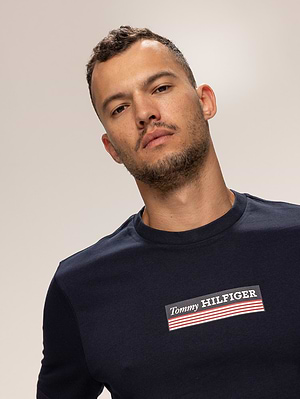 TOMMY HILFIGER navy t shirt חולצה בצבע נייבי עם הדפס בחזה X-59