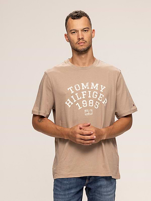 TOMMY HILFIGER beige t shirt חולצה בצבע בז' עם הדפס  X-64