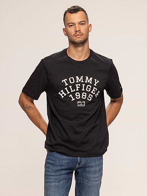 TOMMY HILFIGER navy t shirt חולצה בצבע נייבי עם הדפס X-66