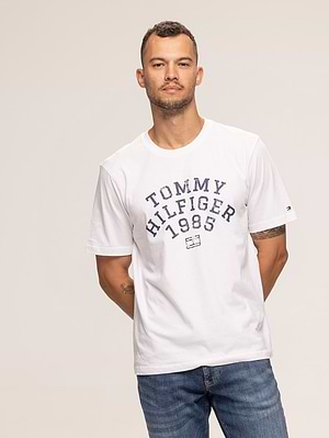 TOMMY HILFIGER white t shirt חולצה בצבע לבן עם הדפס המותג X-65
