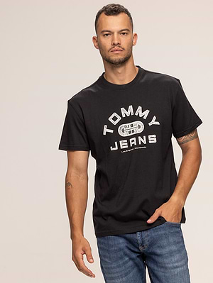TOMMY JEANS black white t shirt חולצה בצבע שחור עם הדפס המותג בחזית X-41