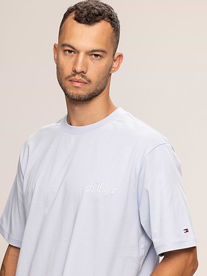 TOMMY HILFIGER light blue t shirt חולצה בצבע תכלת עם רקמה המותג בחזית X-36