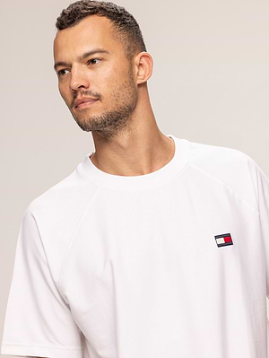 TOMMY JEANS white t shirt חולצה בצבע לבן עם רקמת המותג צידיX-21
