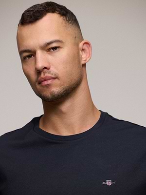 GANT long sleeve t shirt black חולצה שרוול ארוך בצבע שחור סמל קטן