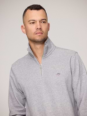 GANT reg shield half zip sweat פוטר חצי רוכסן עם לוגו צידי בצבע אפור