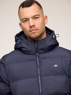 GANT active cloud jacket מעיל בצבע נייבי לוגו קטן