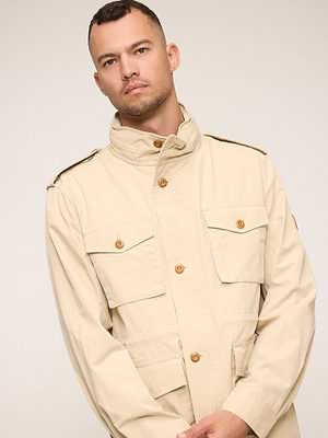 GANT cotton 4 pocket jacket ג'קט כפתורים בצבע בז' לוגו על השרוול
