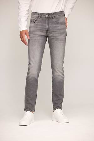 DIESEL jeans d-struk בצבע אפור בהיר קלאסי ביזנס 0KBBL