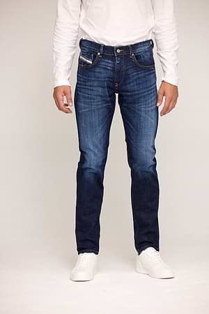 DIESEL jeans d-struk בצבע כחול קלאסי תיפורים חומים ביזנס 06L61